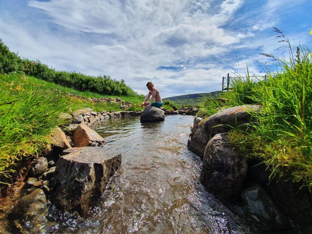 Hotel Laugarholl With Natural Hot Spring Holmavik Ngoại thất bức ảnh